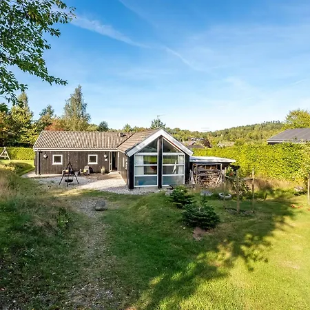 Kukka - 600m From The Sea By Interhome