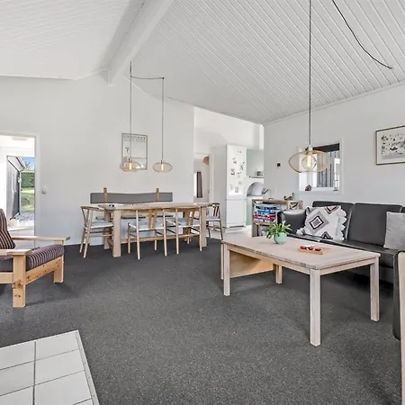 Kukka - 600m From The Sea By Interhome